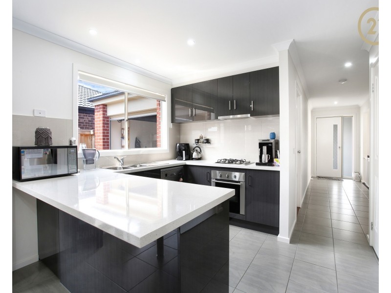 13  Arubi Avenue, Clyde North VIC 3978