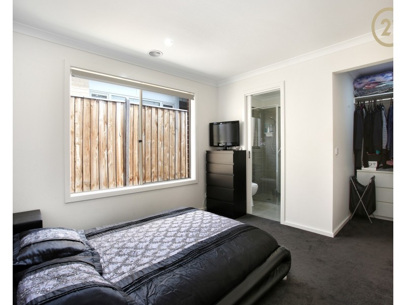 13  Arubi Avenue, Clyde North VIC 3978