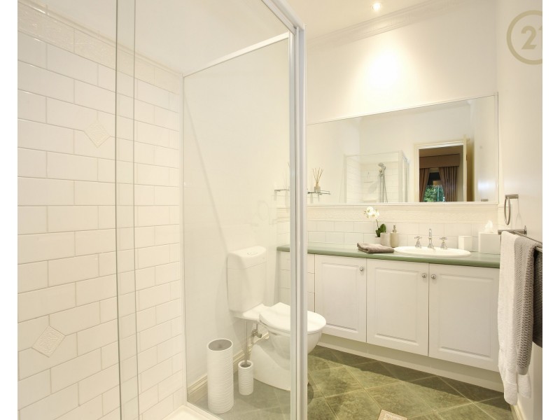 4 Flowerdale Court, Narre Warren South VIC 3805