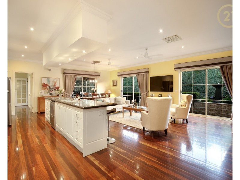 4 Flowerdale Court, Narre Warren South VIC 3805