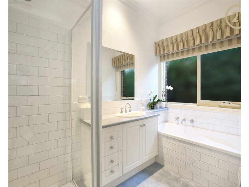 4 Flowerdale Court, Narre Warren South VIC 3805