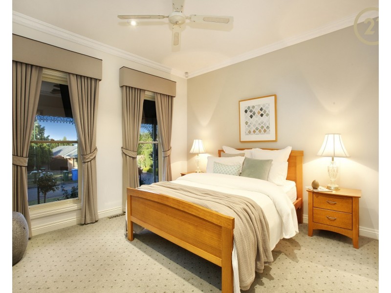 4 Flowerdale Court, Narre Warren South VIC 3805