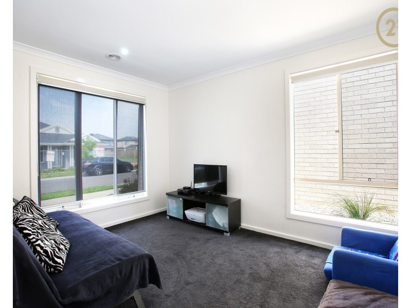 13 Arubi Avenue, Clyde North VIC 3978