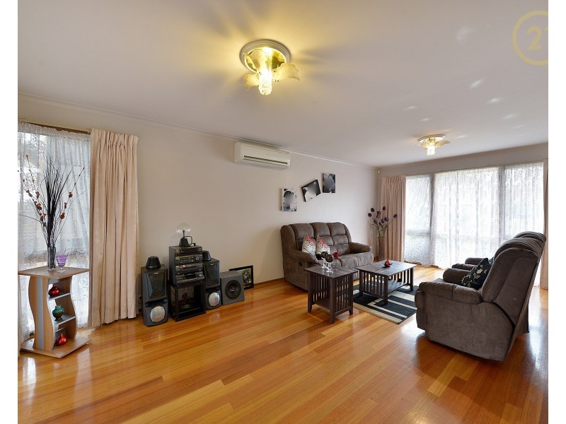 32 Hinrichsen Drive, Hallam VIC 3803