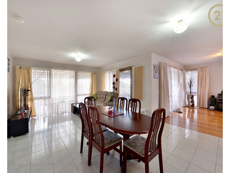 32 Hinrichsen Drive, Hallam VIC 3803