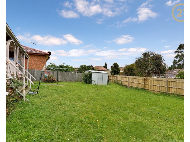 32 Hinrichsen Drive, Hallam VIC 3803