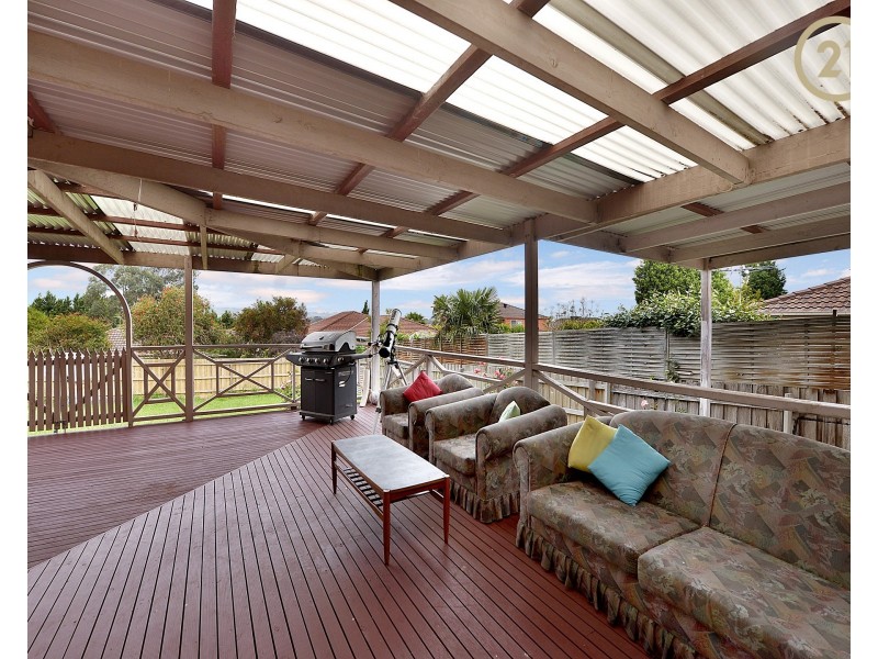 32 Hinrichsen Drive, Hallam VIC 3803