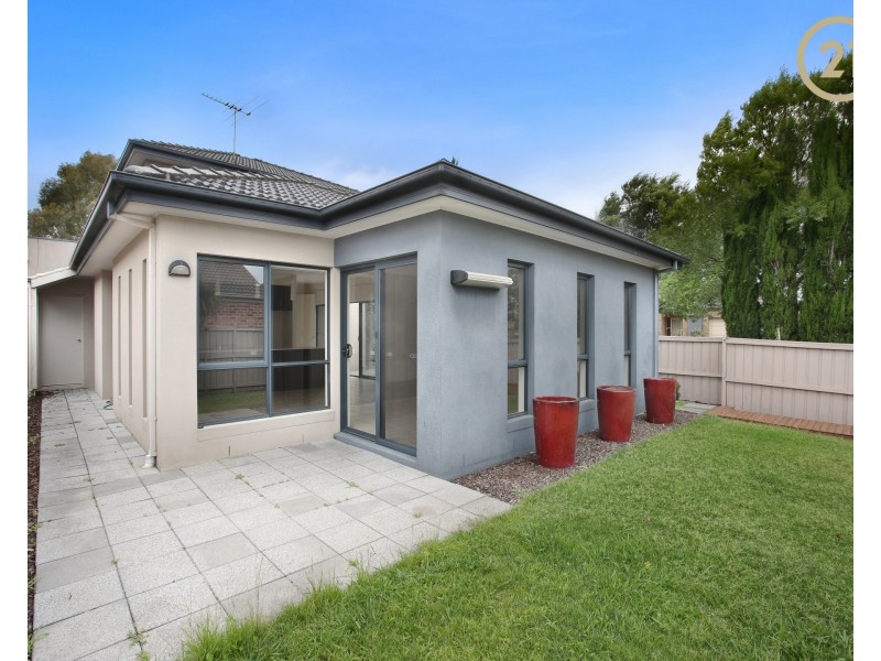 11 Greenhaven Terrace, Berwick VIC 3806
