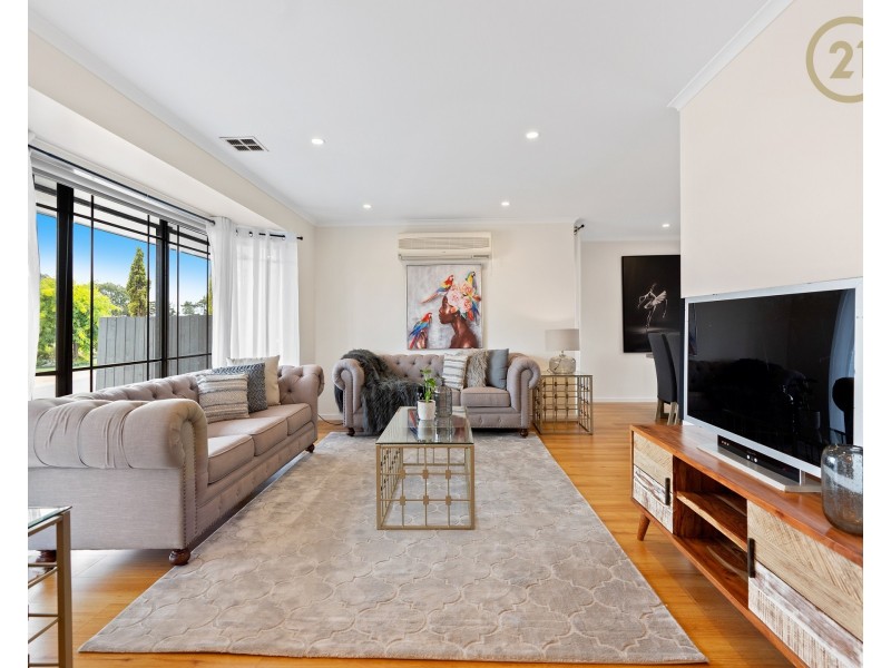 8  Lupin Court, Cranbourne North VIC 3977