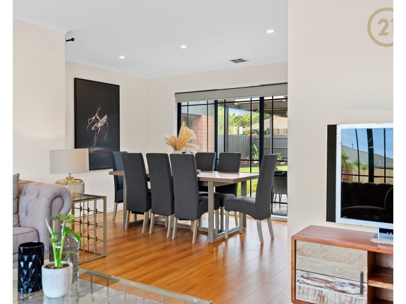 8  Lupin Court, Cranbourne North VIC 3977