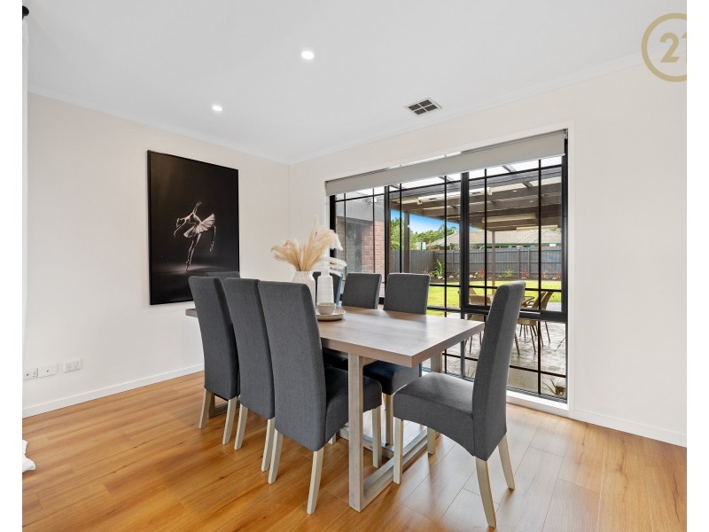 8  Lupin Court, Cranbourne North VIC 3977