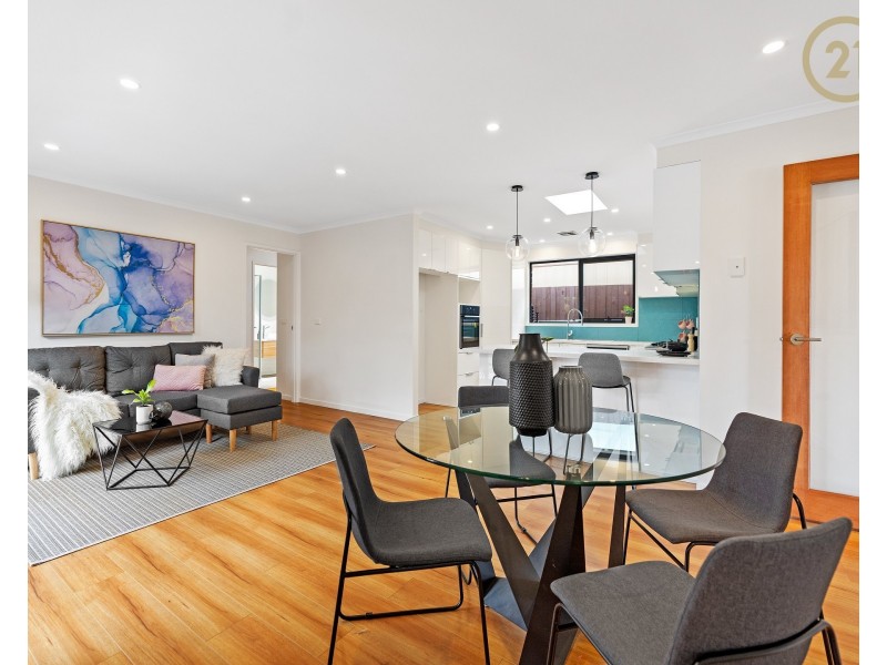 8  Lupin Court, Cranbourne North VIC 3977