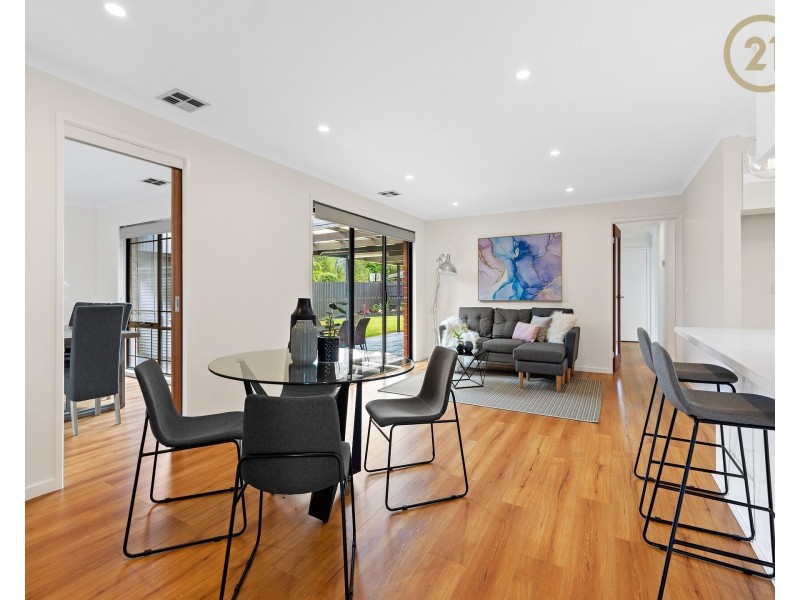 8  Lupin Court, Cranbourne North VIC 3977