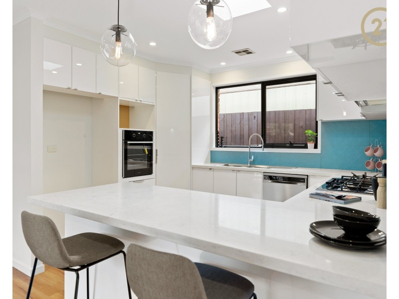 8  Lupin Court, Cranbourne North VIC 3977