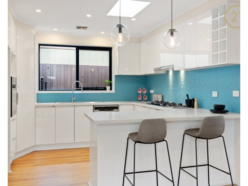 8  Lupin Court, Cranbourne North VIC 3977