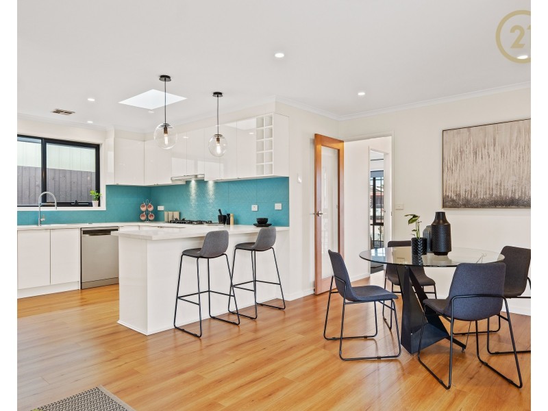 8  Lupin Court, Cranbourne North VIC 3977