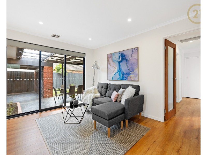 8  Lupin Court, Cranbourne North VIC 3977