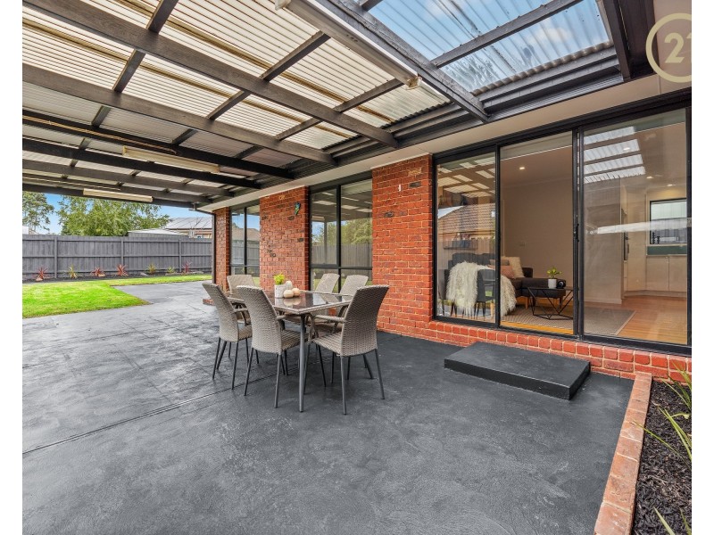 8  Lupin Court, Cranbourne North VIC 3977