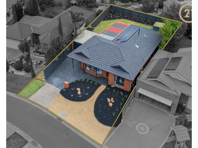 8  Lupin Court, Cranbourne North VIC 3977