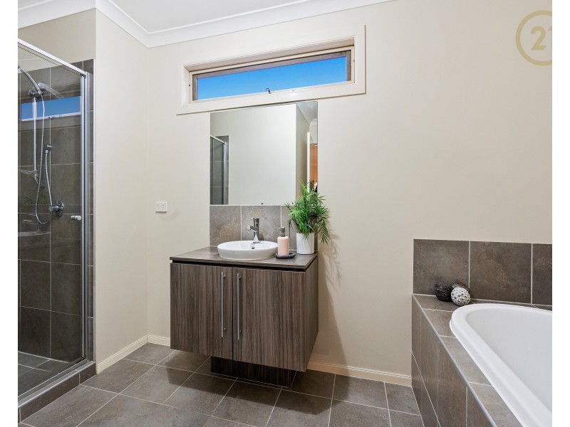 122 Alisma Boulevard, Cranbourne North VIC 3977