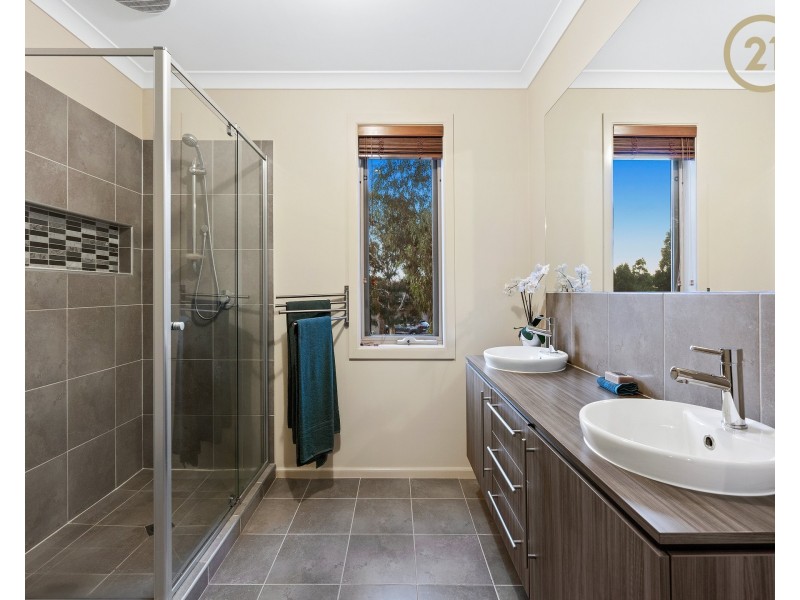 122 Alisma Boulevard, Cranbourne North VIC 3977