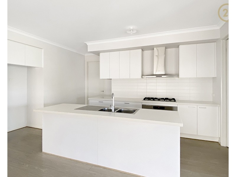 5 Sikes Road, Clyde North VIC 3978