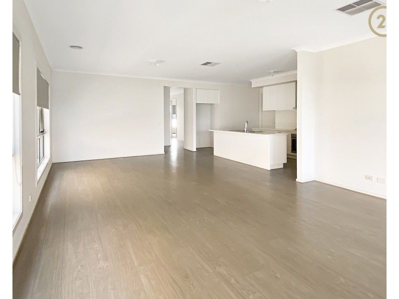 5 Sikes Road, Clyde North VIC 3978