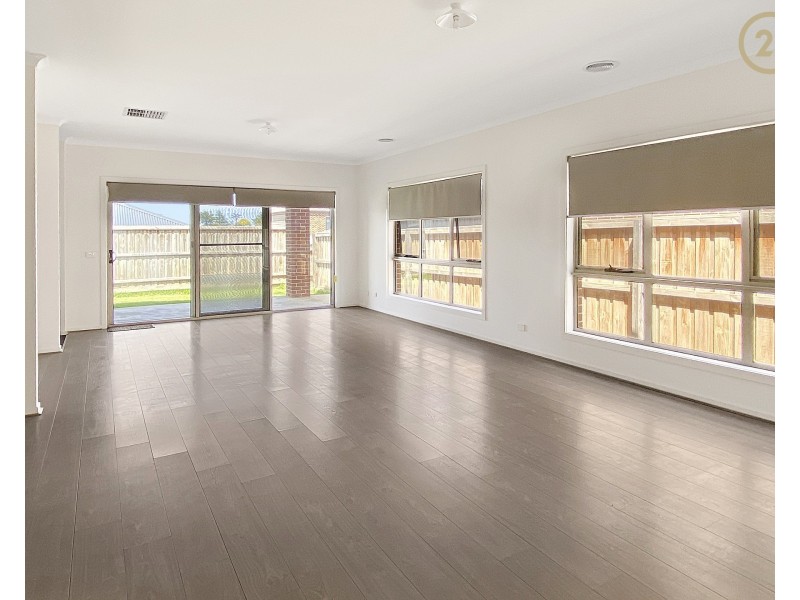 5 Sikes Road, Clyde North VIC 3978