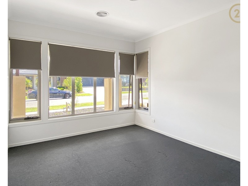 5 Sikes Road, Clyde North VIC 3978