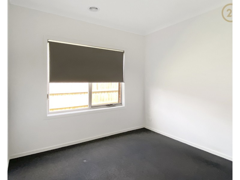 5 Sikes Road, Clyde North VIC 3978