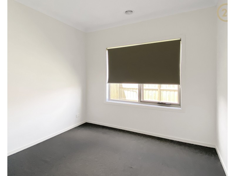 5 Sikes Road, Clyde North VIC 3978