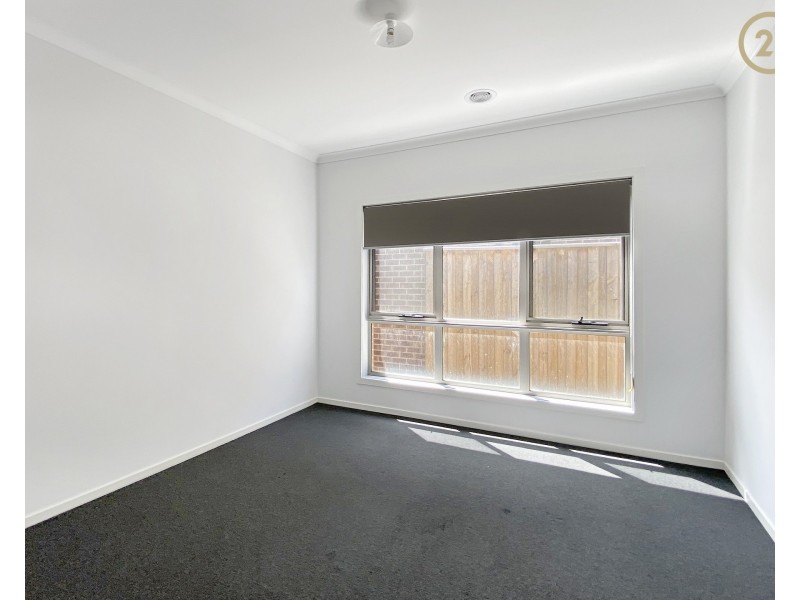 5 Sikes Road, Clyde North VIC 3978