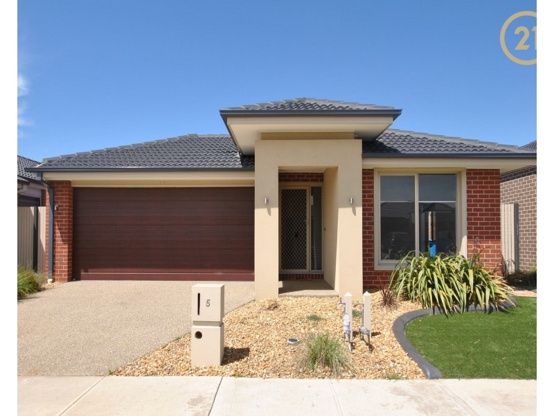 5  Cups Court, Clyde North VIC 3978