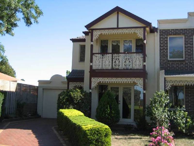 13 Tarrangower Place, Berwick VIC 3806