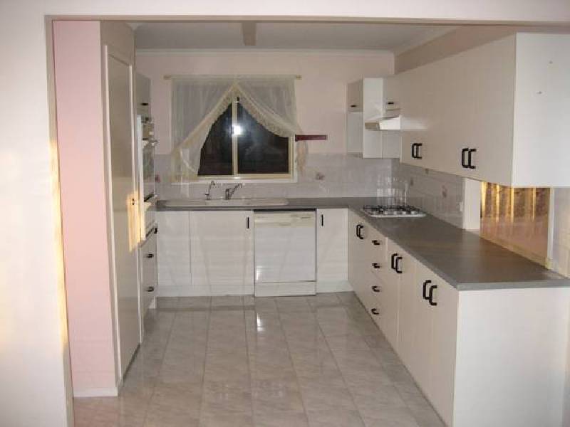 25 Lawrence Drive, Berwick VIC 3806