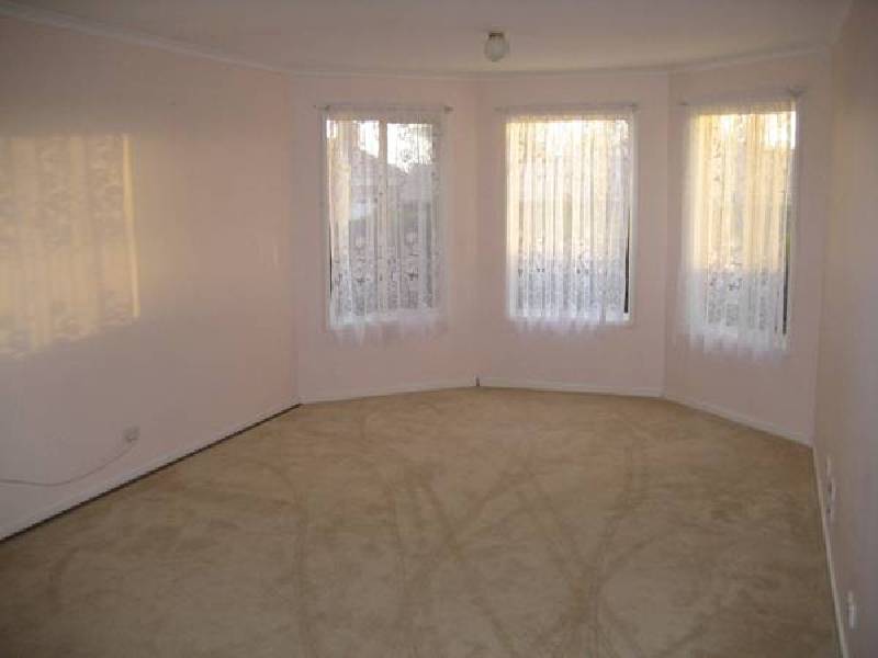 25 Lawrence Drive, Berwick VIC 3806