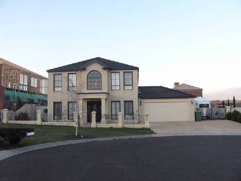 8 Strickland Court, Pakenham VIC 3810