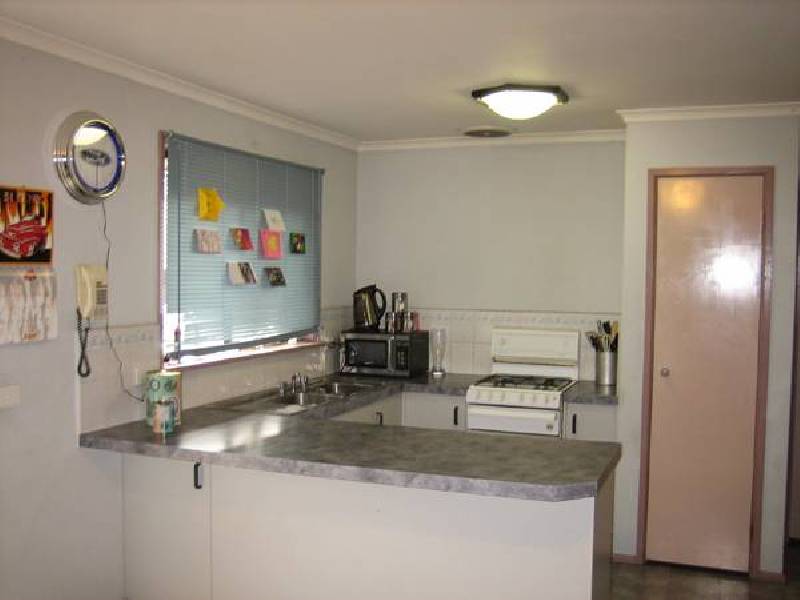 8 Cooma Court, Berwick VIC 3806