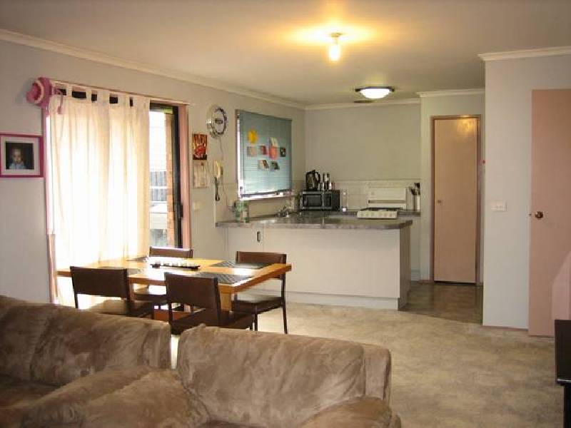 8 Cooma Court, Berwick VIC 3806