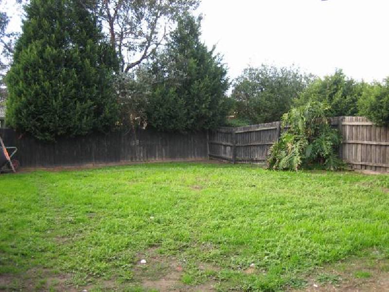 8 Cooma Court, Berwick VIC 3806