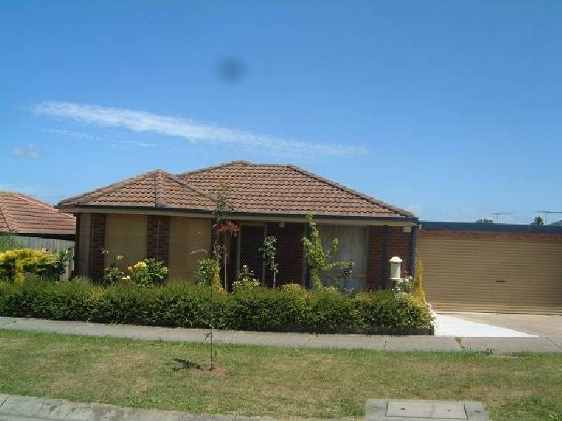 16 HARMON CLOSE, Berwick VIC 3806