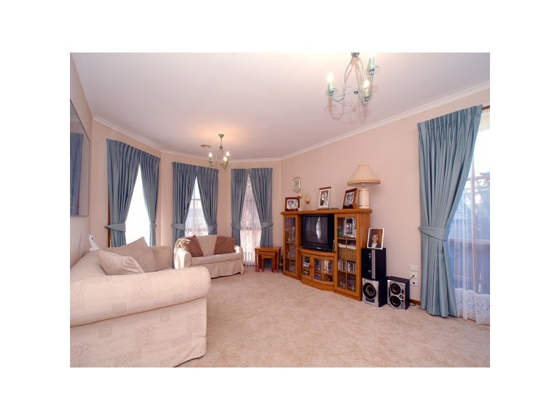 27 Insignia Crescent, Berwick VIC 3806