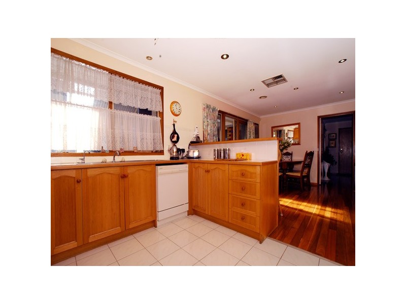 27 Insignia Crescent, Berwick VIC 3806