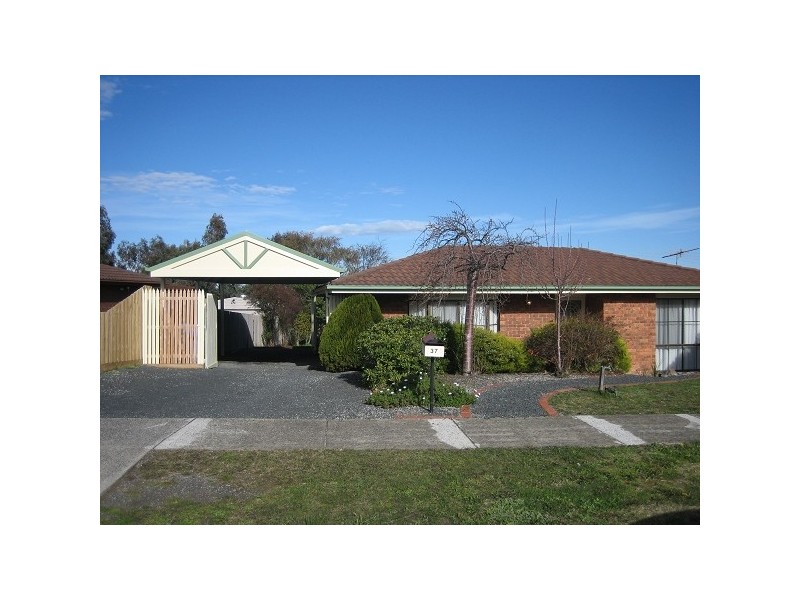 37 Amber Crescent, Narre Warren VIC 3805