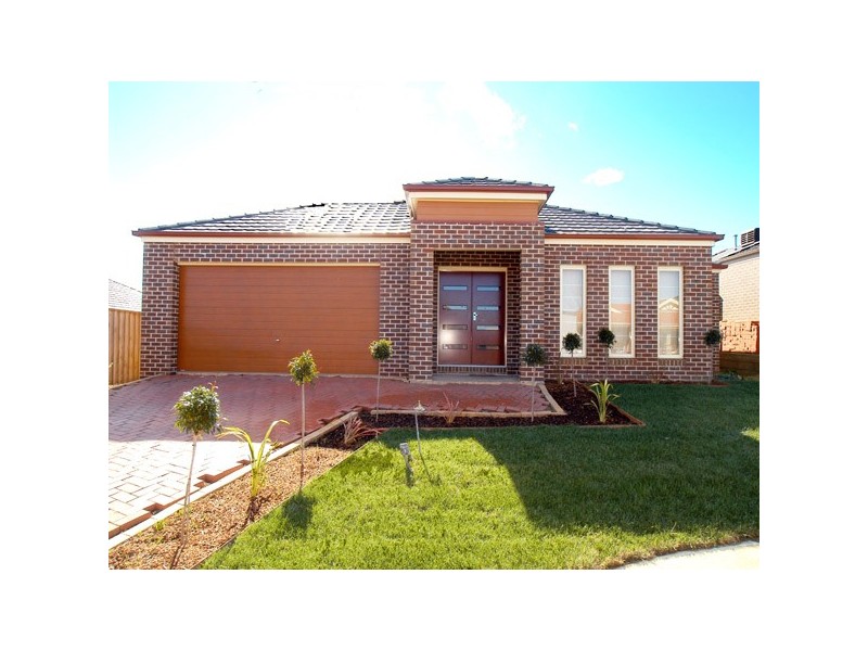 4 Mathoura Court, Berwick VIC 3806