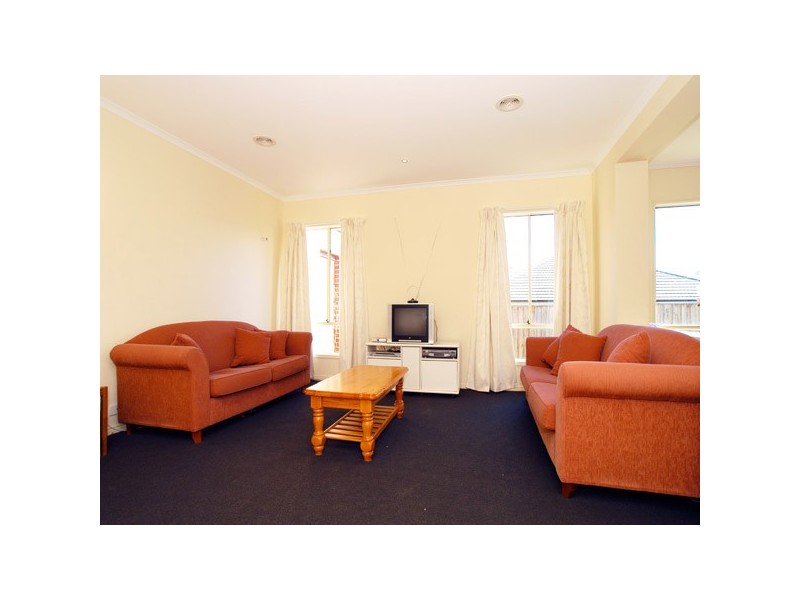 4 Mathoura Court, Berwick VIC 3806