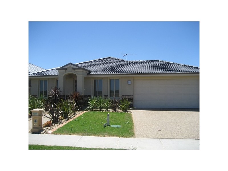 106 MOONDARRA DRIVE, Berwick VIC 3806