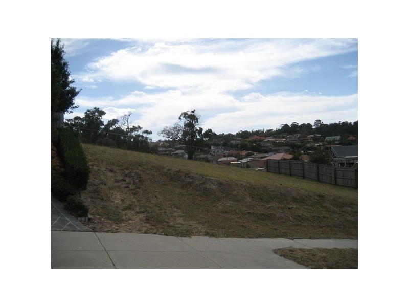 6 Otterburn Drive, Berwick VIC 3806