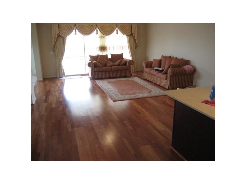 16 Manorwood Way, Berwick VIC 3806