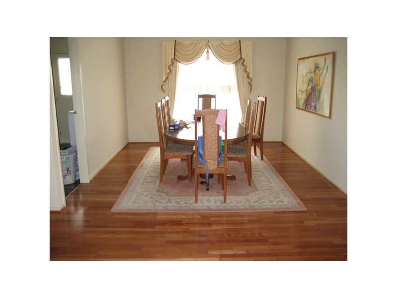 16 Manorwood Way, Berwick VIC 3806